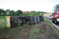 Převrácený autobus Student Agency u Lubence na Lounsku