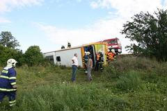 Převrácený autobus Student Agency u Lubence na Lounsku