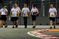 Renault u sedmnácté zatáčky, kde boural Piquet