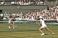 Justine Heninová-Hardenneová a Amélie Mauresmová