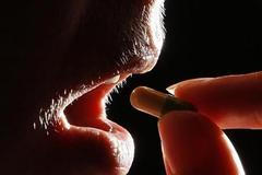 Češi stále polykají příliš mnoho léků