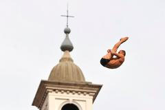 Skoky do vody v Kanal ob Soči