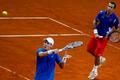 Čeští tenisté Radek Štěpánek a Tomáš Berdych při čtyřhře v semifinále Davis Cupu