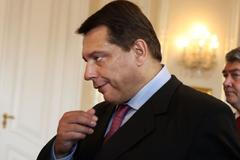 Politici řeší ústavní krizi u prezidenta