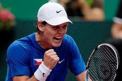 Tomáš Berdych se raduje při Daviscupovém utkání