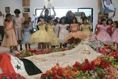 Saddám narozeniny oslavy hrob