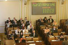 Sněmovna při jednání Ústavního soudu