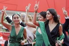 Benátky: režisérka a herečky z filmu Ženy bez muže