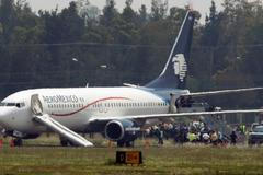 Unesli letadlo se 104 lidmi, po přistání to vzdali