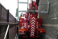 Hasiči vytahovali koně z betonové jámy