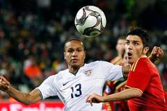 Španělsko - USA: Villa bojuje o míč