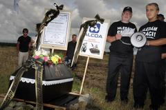 Pohřeb Alcoa Fujikura