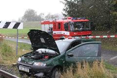 Vlak srazil na přejezdu auto