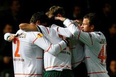 Fotbalisté Werderu Brémy slaví gól do sítě Austrie Vídeň.