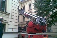 Greenpeace na střeše Úřadu vlády