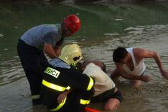 Hasiči zachraňovali chlapce z tekutého písku