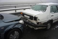 D1 blokovala další hromadná nehoda, srazilo se 11 aut