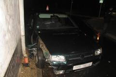 Opilec narazil do zdi domu