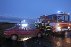 Nehoda tří aut u Slaného