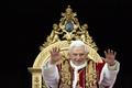 Papež Benedikt XVI. během Urbi et orbi