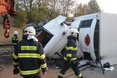 NEUŽÍVAT JAKO ILUSTRACI_D1 zablokoval převržený kamion