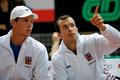 Čeští tenisté Radek Štěpánek a Tomáš Berdych při čtyřhře v semifinále Davis Cupu