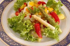 Chřestový salát s ovocem