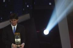 Messi s trofejí pro fotbalistu roku