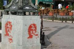 Radovan Karadžič v ulicích Bělehradu