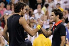 Federer gratuluje vítězi Del Potrovi