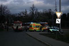 Srážka autobusu s tramvají