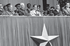 1975, přehlídka, armáda, letná, husák, štrougal