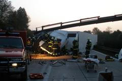 D1 zablokoval převržený kamion