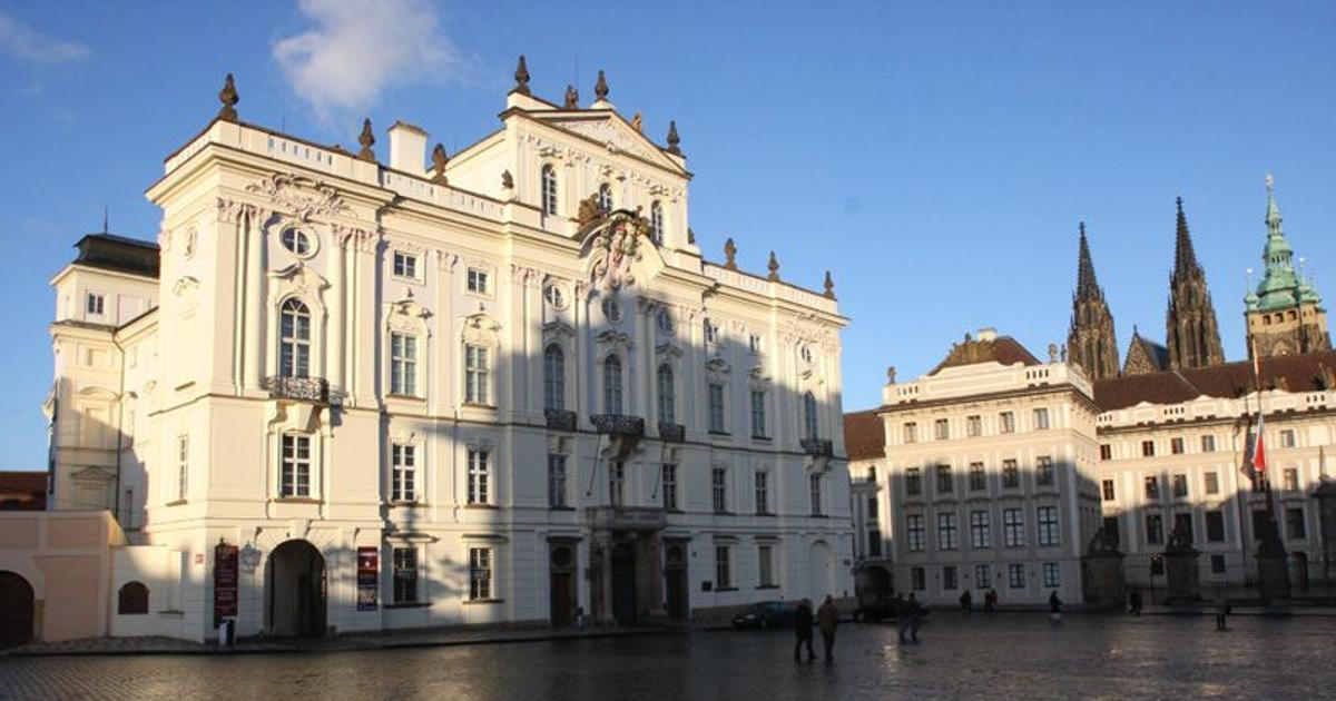 Ředitel arcibiskupství je ve vazbě. Policie ho viní ze znásilnění. Oběti měl i týrat