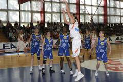 Třináctý titul v řadě