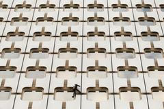 Francouzský horolezec Alain Robert, známý jako Spiderman