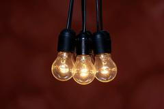 Stowattové žárovky končí, koupíte už jen úsporné