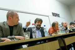 Jan Kubice při diskusi na VŠE