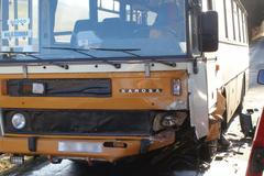 Srážka auta s autobusem