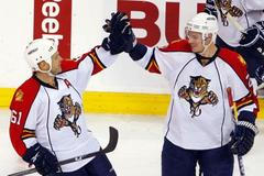 Florida Panthers: Stillman a Reinprecht se radují z branky