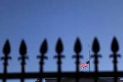 Vlajka USA na půl žerdi