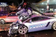 Italští policisté havarovaIi v luxusním Lamborghini