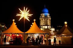 První adventní víkend se rozsvěcely stromečky