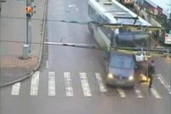 Autobus bez brzd se řítil Permem