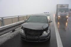 D1 blokovala další hromadná nehoda, srazilo se 11 aut