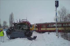 Srážka vlaku s náklaďákem v Kolíne