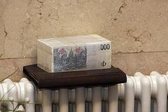 Peníze, bankovka - ČNB vydala inovovanou 5000 Kč bankovku