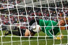 Anglie - Německo: neuznaný gól