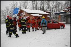 Hasiči cvičili záchranu osob z lanovky