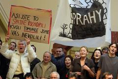 Nesouhlas s modrooranžovou pražskou vládou